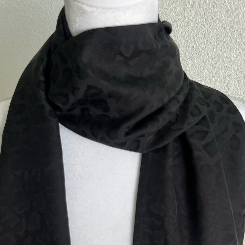 Saint Laurent Silk Black Leopard Patterned Opera Scarf with fringe - Picture 3 of 11